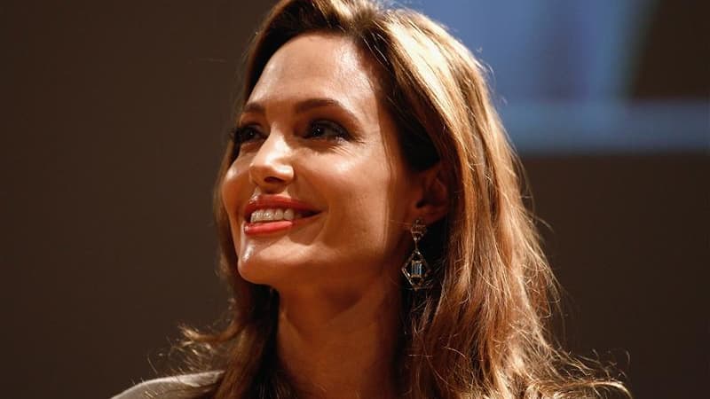 Angelina Jolie a été nommée émissaire spéciale du Haut Commissariat de l'Onu pour les réfugiés (HCR) pour apporter sa notoriété de star mondiale du cinéma à la cause des plus grandes catastrophes humanitaires de la planète. L'actrice américaine occupait d
