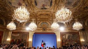 Nicolas Sarkozy a défendu samedi sa politique d'austérité devant plusieurs centaines de fonctionnaires, premiers concernés par la réduction des dépenses publiques et des effectifs dans l'administration. Le chef de l'Etat présentait à l'Elysée ses voeux de