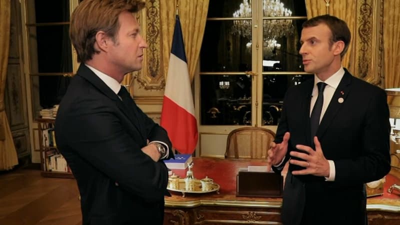 Emmanuel Macron interviewé à l'Elysée par Laurent Delahousse, dans un entretien diffusé le 17 décembre sur France 2. 