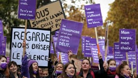 Des manifestantes du mouvement "Noustoutes" dénoncent les violences sexistes et sexuelles à Toulouse, le 21 novembre 2021