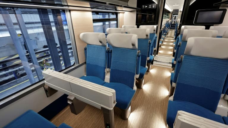 Une voiture de deuxième classe du nouveau train "Oxygène", destiné à remplacer les Intercités Corail, présenté le 24 avril 2025 à Villeneuve Saint-Georges, près de Paris Une voiture de deuxième classe du nouveau train "Oxygène", destiné à remplacer les Intercités Corail, présenté le 24 avril 2025 à Villeneuve Saint-Georges, près de Paris