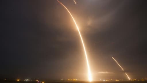 La société SpaceX du milliardaire américain Elon Musk a réussi le 21 décembre 2015 pour la première fois à faire décoller une fusée Falcon 9 et à récupérer ensuite le premier étage de son lanceur, revenu atterrir en douceur sur Terre apr... La société SpaceX du milliardaire américain Elon Musk a réussi le 21 décembre 2015 pour la première fois à faire décoller une fusée Falcon 9 et à récupérer ensuite le premier étage de son lanceur, revenu atterrir en douceur sur Terre apr...