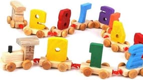 Ce train en bois de la marque Digital Small Train et vendu chez Carrefour fait l'objet d'un rappel partout en France à cause d'un risque d'étouffement.