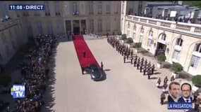 François Hollande quitte l’Élysée sous les applaudissements