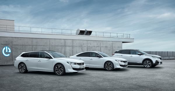 Les Peugeot 508 SW, 508 et 3008.