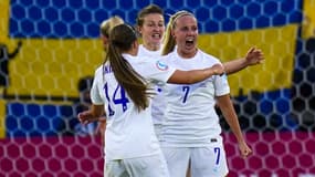 La joie des Anglaise après le but de Mead contre la Suède à l'Euro 2022