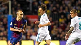 Le Barcelonais Andrés Iniesta face au Real Madrid de Luka Modric et Toni Kroos en mai 2018