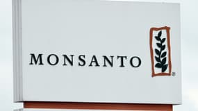 Logo de Monsanto sur un site à Lillo, près d'Anvers, le 24 mars 2016