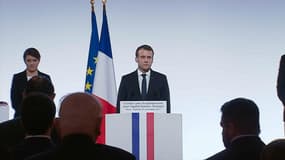 À l'Élysée, Emmanuel Macron fait observer une minute de silence pour les 123 femmes tuées par leur conjoint en 2016