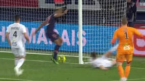 Choupo-Moting empêche le ballon de rentrer