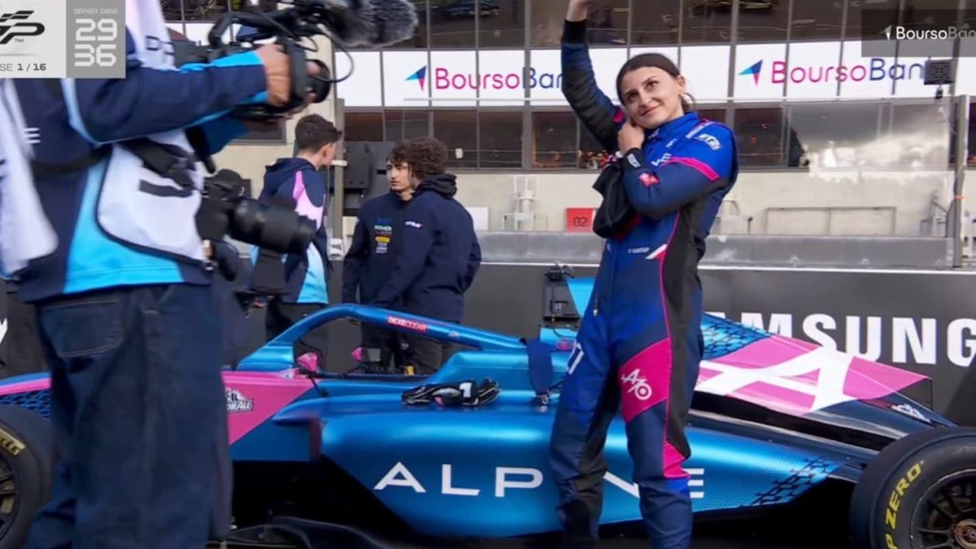 "LA PREMIÈRE FEMME À MONTER SUR UN PODIUM": QUI EST KAATSUP, LA PILOTE ARRIVÉE EN DEUXIÈME POSITION DU GP EXPLORER 3 DE SQUEEZIE?